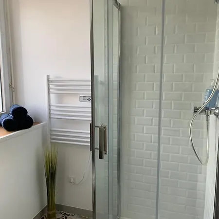 Blue Moon Апартаменты Сен-Назер