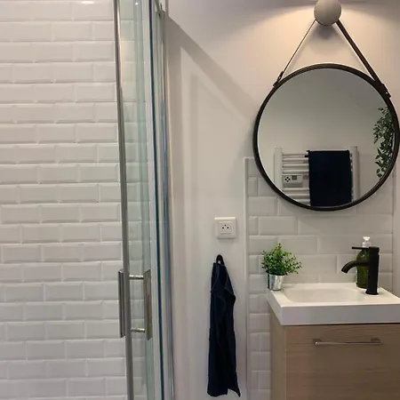 Blue Moon Apartment *