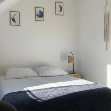 Blue Moon Apartment *