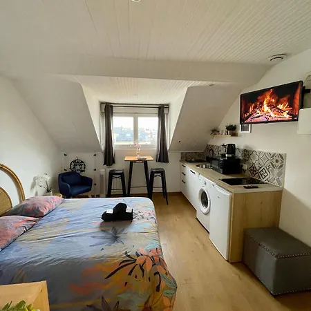 Blue Moon Apartment *